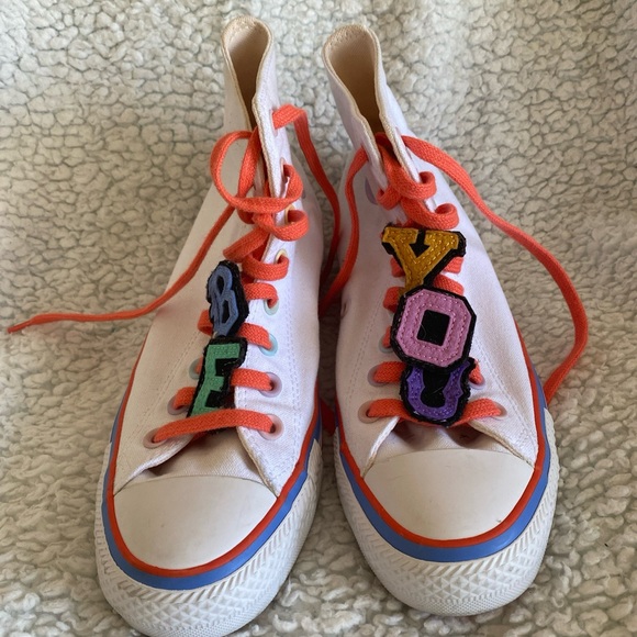 Millie Bobbie Brown Converse - Picture 2 of 6